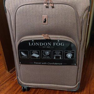 London Fog 24" Expandable Suitcase - Yorkshire Collection